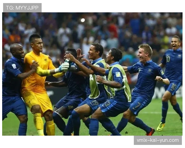 尴尬失误：角球旗杆意外断裂，比赛中断十分钟进行更换